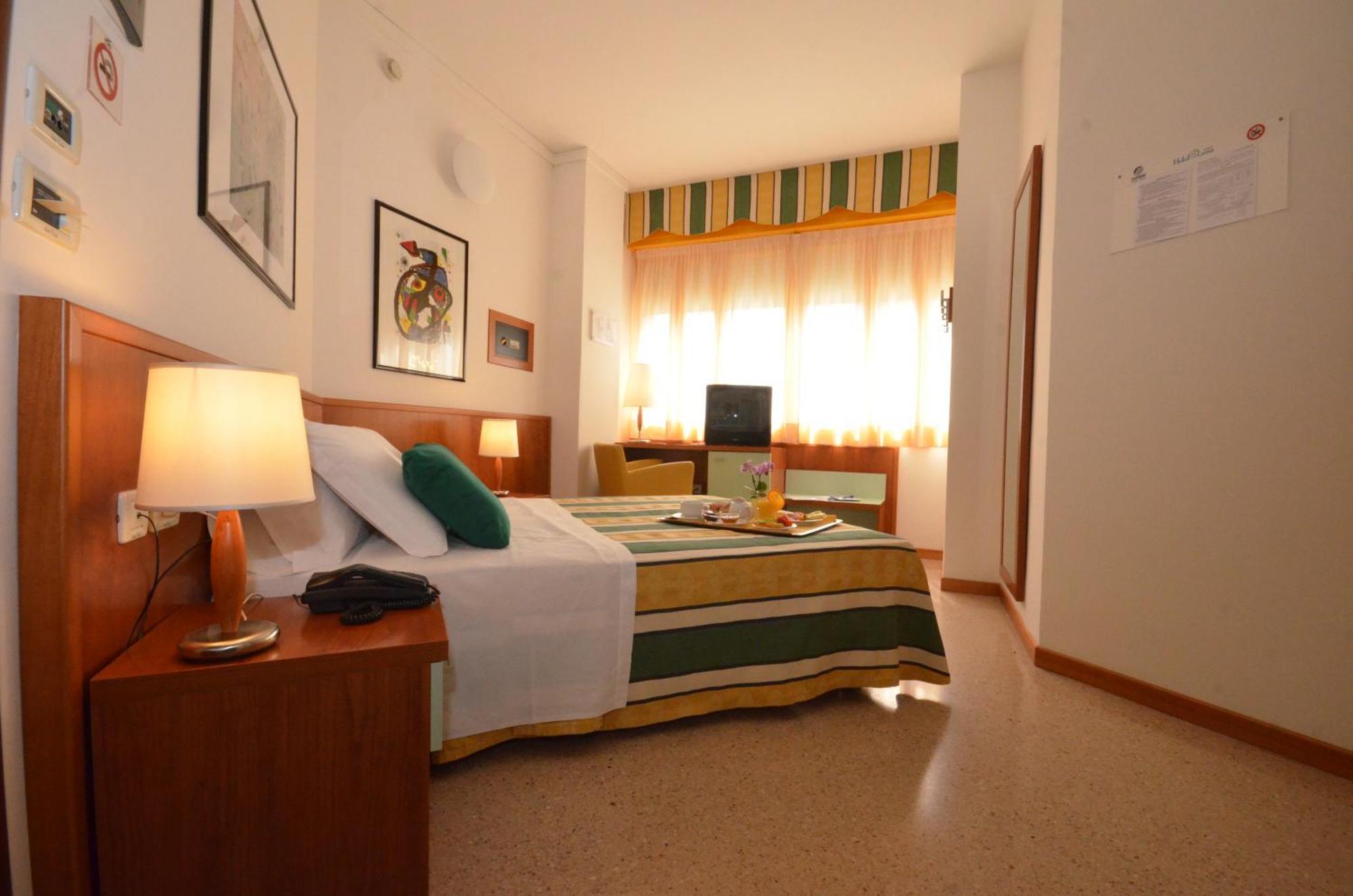 Hotel Luna Bibione Exteriör bild