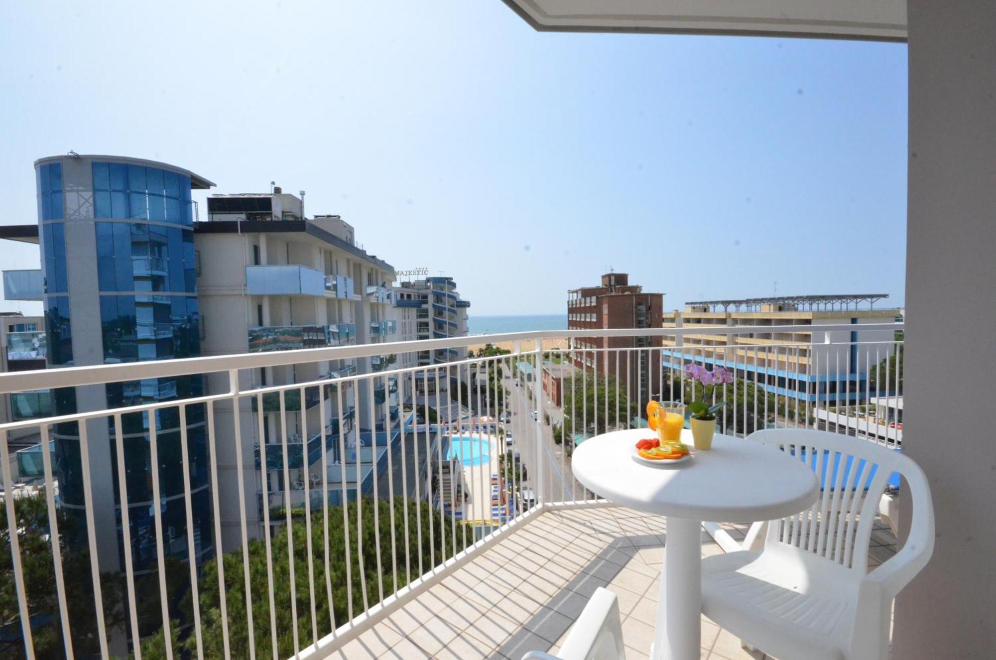 Hotel Luna Bibione Exteriör bild