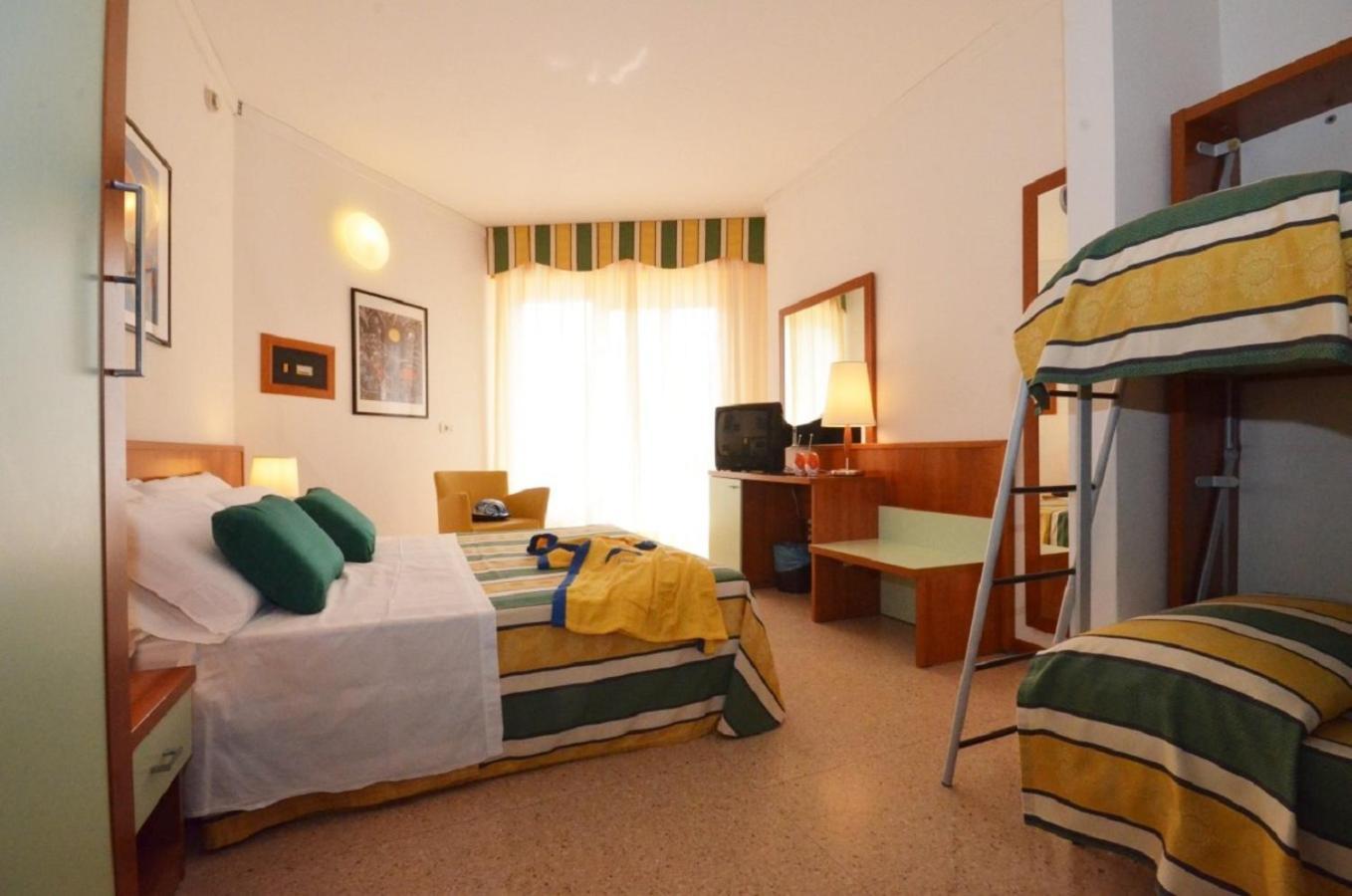 Hotel Luna Bibione Exteriör bild